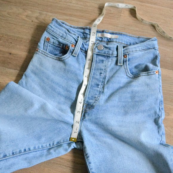 Levi's Ribcage Straight High Waisted Light Wash Jean Size 26 Waist - Picture 6 of 8